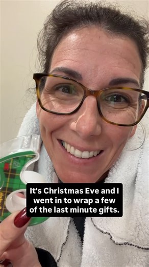 Meredith Masony on Instagram: "Merry Christmas Eve. Are all your gifts wrapped?????"