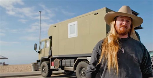 A man transforms a military truck into a tiny house after a friend’s final words: “Do all I can’t”