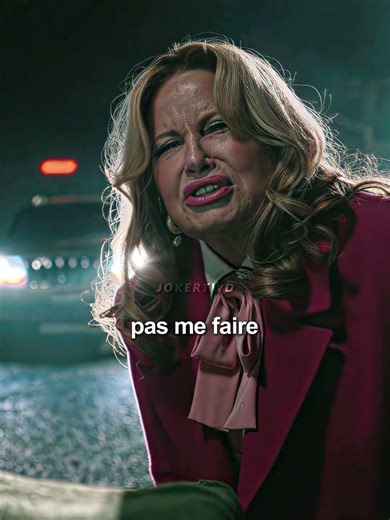 A Minecraft NPC gets run over (French version) / The Minecraft Movie #shorts