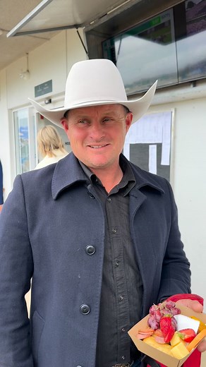 Terry asked the mounting yard who was going to win the Melbourne Cup this year. | Atkins Photography
