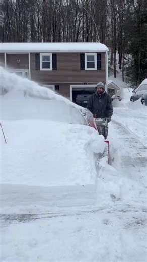 Honda 1332 LFGO | Killing any Ego snowblower out there🤯 #shorts