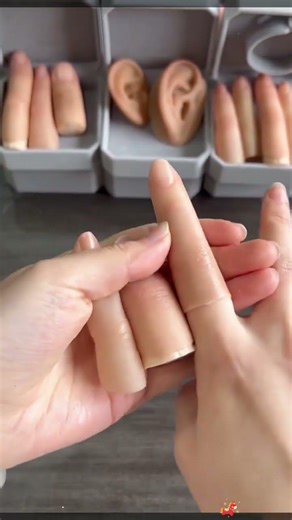 Comfortable daily use silicone prosthetic finger