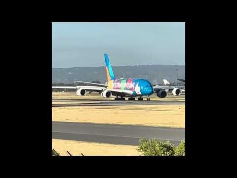 World’s Largest Passenger Plane! Emirates A380 Landing in Perth 🇦🇺✈️