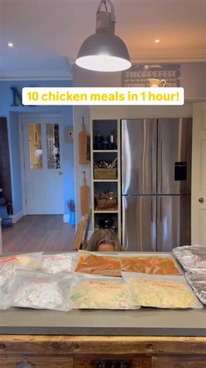 10 CHICKEN MEALS MADE IN 1 HOUR! Want a freezer full of homemade ready meals? With my 10 meals in1 hour batching sequence I will show you how to make 10 family meals each serving 4 people that you can get into the freezer for stress free meal times. You will make: Brides chicken Chicken balti Chicken enchiladas Hunters chicken Mozzarella hasselback chicken You can get the full sequence on my website (link in bio!) or in my cookbook Shop once, cook once, eat well all week. Who’s getting their bat
