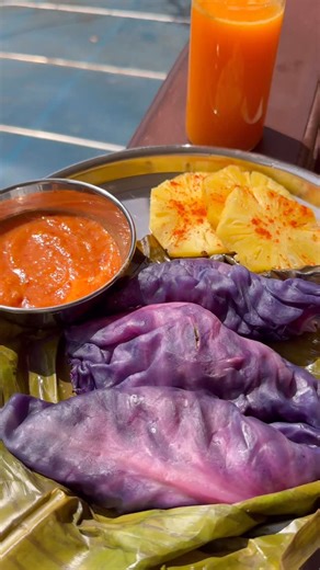 Jithin VS on Instagram: "Ingredient Filling:- Chicken boiled and shredded : 250 g Carrot : 1 Onion: 1 Green chillie : 2 Salt and pepper Outside :- Red cabbage layers steamed to wrap : 3 Chutney:- Tomato : 3 Chillie : 2 Garlic : 8-9 Red dried Chillie : 8-10 Rock salt Orange carrot juice :- Orange : 2 Carrot : 1 Ginger : Small piece Water : 100ml Pineapple : 1/2 sliced Protein:90 g Carbohydrates:130 g Fat:11 g Total Calories: 979 kcal . . . Follow @jithin_vsuresh for more ✅ . . . . #boiled #salad 