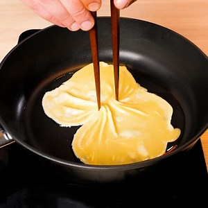 2.4M views · 841 shares | My boyfriend is cooking a romantic dinner of eggs, rice, and other natural products to surprise me. Watch with sound!  | 5-Minute Crafts | Facebook