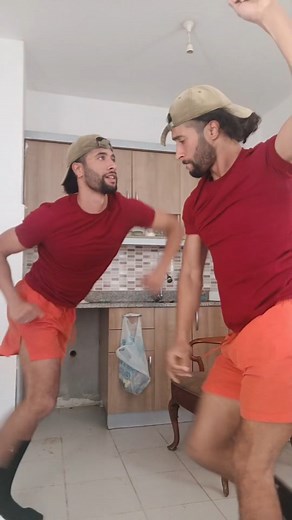 kawereth | Yalah m3aya yalah 🤣🤣🤣🤣🤣 #dance #twins #drole | Instagram