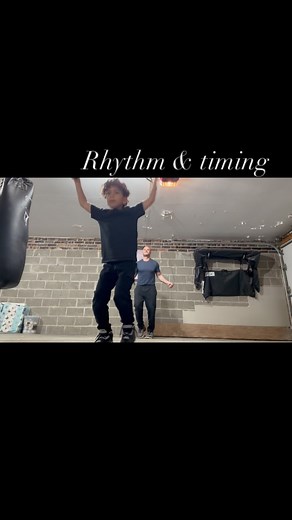 Jumping rope involves everything needed in boxing 🥊 rhythm 🎵 timing ⏱️ coordination, endurance, strength, & speed. When you start adding in the tricks you have to have mental focus and talk to your hand and feet to them to do what you want them to do at the right time and speed. Consistency! Time with the rope and it all comes together. 👊🏽 #boxingteacher #boxing #boxingoffense #boxingdefense#builtindefense #lefthooktothebody #bodymechanics #teachingboxing #boxingfundamentals #jumpingrope #ju