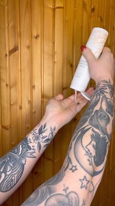 😍"Olen käyttänyt Tyrni Kehäkukka shampoota muutaman viikon. Olen erittäin tyytyväinen siihen! Hiustenlähtö on vähentynyt ja hiuspohjan kutina on loppunut. Suosittelen!" -Ulla K. 😍"Ensimmäinen tilaus Saaren Taika -tuotteita sisälsi mm Tyrni kehäkukka -shampoon ja nyt täytyy kyllä sanoa, että harvoin olen ollut näin tyytyväinen shampooseen, se todellakin auttaa vähentämään hiustenlähtöä. Suosittelen." -Leena M. 😍“Ohuet hiukset eivät ole lainkaan latistuneet ja eivät rasvoitu helposti. Hiukset t