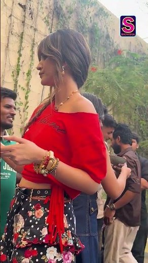 Ravishing In Red! Kriti Sanon Distributes Sweets To Paparazzi & Fans With The Sweetest Smile | N18S