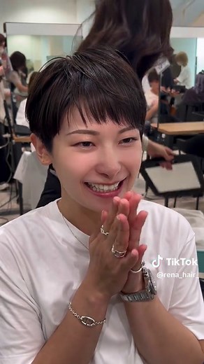 魅力的なベリーショートカットの魅力💇‍♀️✨