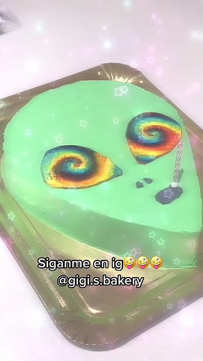 Delicious Alien-Themed Cake