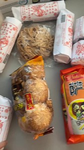 Hôm nay được cho bánh thích quá luôn￼ bữa nay chắc ăn bánh trừ cơm luôn không😊 | Thanh Tuyen