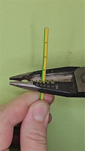 Perfect Wire Loop Every Time With This Trick #diy #electrical