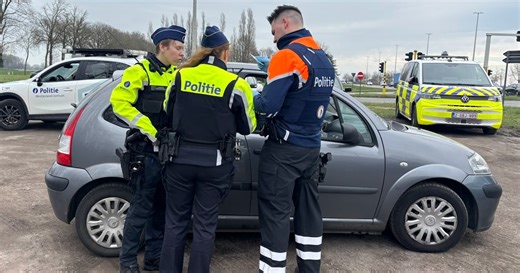 Politie betrapt gsm-gebruikers en bestuurder met vals rijbewijs tijdens Verkeersveilige Dag