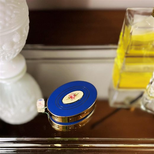 Vintage Powder Compact With Guilloche Enamel Flower by Elgin American - Etsy