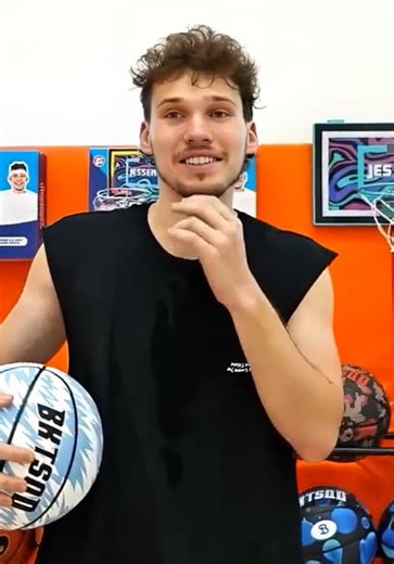 Jesser S01:E09 - Every Time I Score, the Defender Gets Taller