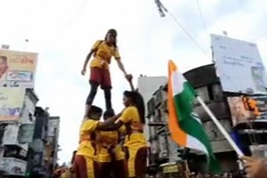 Female Govindas burst 25 feet high matki in Surat