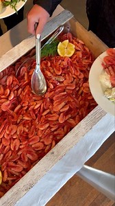 Kvällens räkfrossa är igång på M/S Medvind ! 🦐☀️🥂 Ät så mycket färska räkor du vill och orkar! 💙 | Skärgårdslinjen - M/S Trubaduren - M/S Medvind