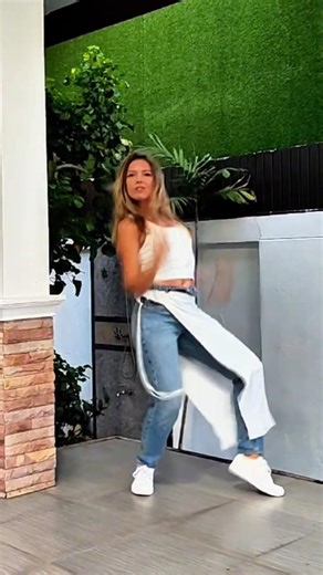 Learning this combo inside a full dance workout #danceworkout #dancetransition #homeworkout