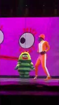 Yo Gabba Gabba live...differences