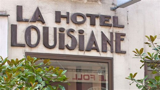 Le Paris de l’entre-deux-guerres murmure dans les couloirs de l''Hôtel Louisiane', roman de Julie Duchatel - RTBF Actus