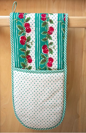 I purchased this 🍒Cheery 🍒Cherry 🍒double oven mitt from my friends at officialmodernprairie. I wish that I had thought of this! There is a clickable link below! | Mrs Kari Clark