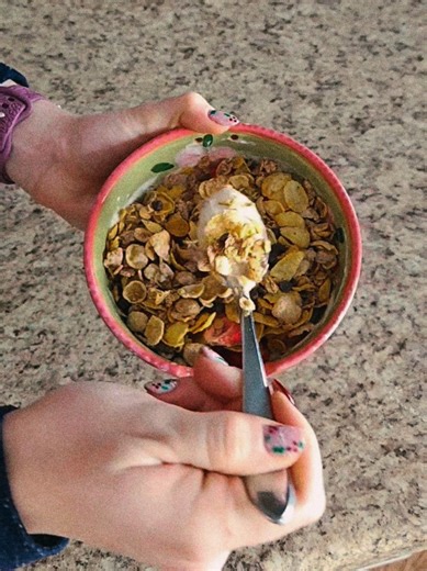 I've been obsessed with this breakfast for like a year now #proteinyogurtbowl #breakfastideas #healthybreakfest #fitnessgoals #proteingoals