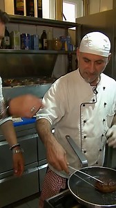 43K views · 142 reactions | Ein Glas Rotwein versüßt die Wartezeit gewiss! #MeinLokalDeinLokal #reel | Mein Lokal, Dein Lokal | Facebook