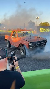 One of the baddest most awesome burnouts I’ve ever seen! Who does burnouts in reverse?! This guy @ryhauf #bamf #burnoutwars | Alan Logan