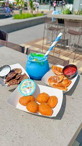 Grab ‘N’ Goof is still OPEN at EPCOT! 🌟✨ This seasonal quick-service spot was supposed to close on September 2, but apparently boss Goofy had other plans! 🐶 According to Cast Members, it will stay open with the same menu until Goofy finally decides to shut down the party at CommuniCore Hall🎉 That means you can still snack on these favorites: 🧀 Mac & Cheese Bites – $5.50 🍕 Pepperoni Pizza Ravioli with Parmesan & Marinara – $6 🍫 Cookies & Cream Ravioli – $5.50 🎣 Goofy’s Gone Fishing – $6.50
