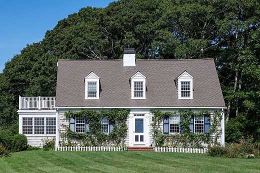 What Is a Cape Cod–Style House? A Complete Guide to the Quintessential Look