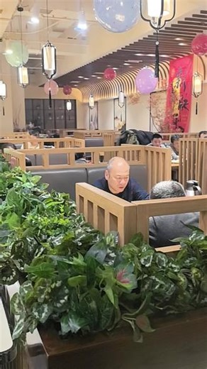 小店不大，却倾注了我全部的热爱，发不了发财，全靠起早贪黑，嘴笨不会说漂亮话，但锅里放的是真心，碗里盛的是实在，不贪图暴利，只求安心，用真材实料踏实做好菜，您要是来，我一定拿最好的招待[抱拳]#乌鲁木齐正宗川湘菜#乌鲁木齐美食#米东区正宗川湘菜#米东区美食