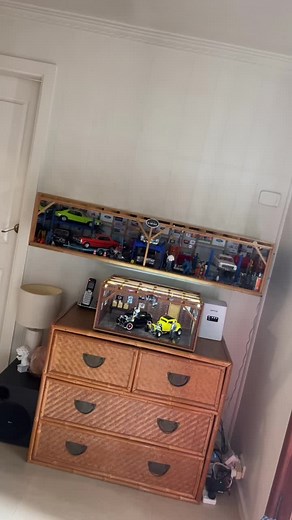 Another Tiny Garage #car #holden #viral #ford #118scalemodelcars #mopar #118scale #garage #diecast #diy #fyp #carmodels #cargirl