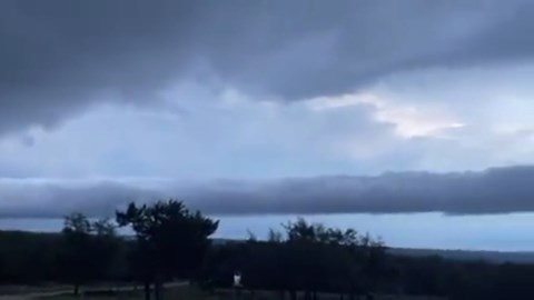 Tubular/Rolled Cloud formation last night