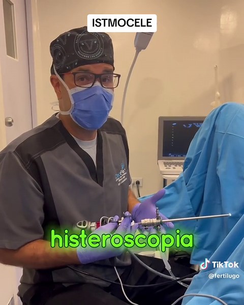 El ISTMOCELE es un defecto que se hace en el lugar donde se cierra la herida del útero por el cual sale el bebé. Al existir una mala cicatrización, no cierra de forma adecuada sus paredes > lo que origina una especie de hueco o nicho donde queda represada la sangre menstrual, la mujer acude a consulta refiriendo sangrado tipo borra de café, en ocasiones de mal olor después de la menstruacion, es decir, le viene la regla 3 o 4 días full, y luego unos días más tipo mancha. o dependiendo de su loca