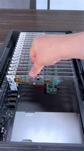 One device contains 20 mobile phones plus free group control software. #MobileFarm #Matrixequipment