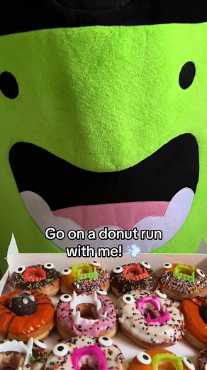 What’s your fave type of donut? I’ll eat it in my next TikTok 😋🍩 #trickortreat #classparty #snacks