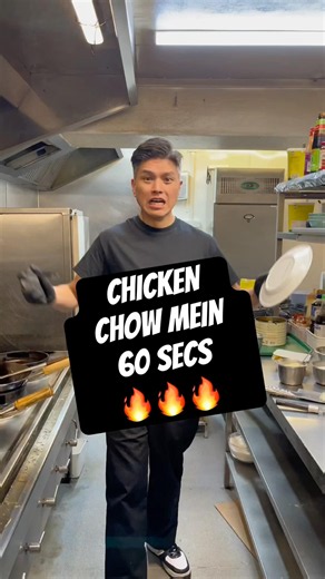 Chicken Chow Mein 60 secs 🔥🔥🔥 #chinesefood #chickenchowmeinrecipe #chickenchowmein #chowmein