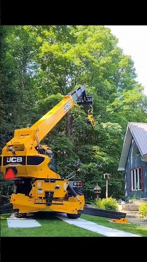 Safely and efficiently trim trees with a JCB 512 rotating telehandler and a GMT050 TTC #grapplesaw