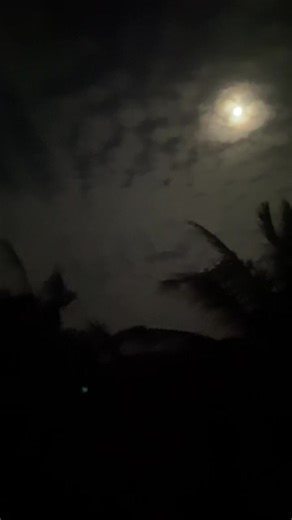 #บรรยากาศยามเช้า ตี 5.10 น(ฟ้าใสมากพระจันทร์สว่างจ้าเลย)☕️😊✌️…..รับวันใหม่กับการเริ่มต้นทำงาน