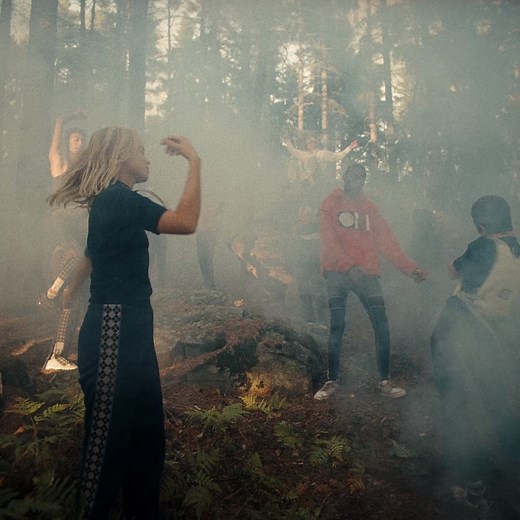 New video for Send It To Robin Immediately. https://rbn.lnk.to/STRIVIDEO7t Director: Max Vitali DOP: Mathieu Plainfosse Styling: Naomi Itkes Art Direction: Sandberg and Timonen Producer: Sofia Björkman Project Manager: Veronica Wallin Hair: Kalle Eklund Make Up: Anya De Tobon | Robyn