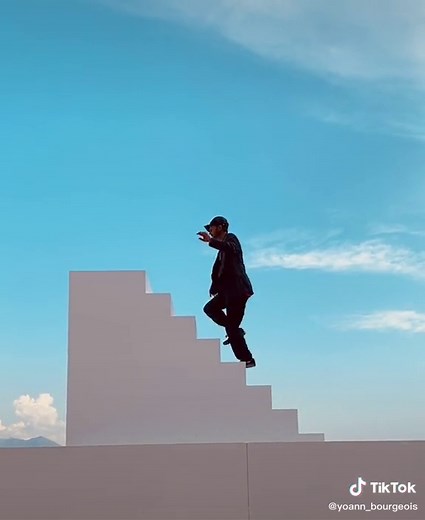 Yoann Bourgeois: Trampoline Dance Performance