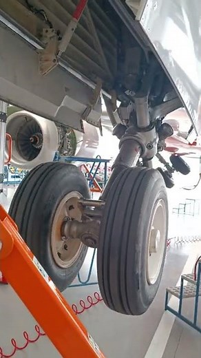 Airbus A320 Nose landing gear extension