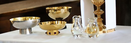 Laypeople and Communion Services | Catholic Answers