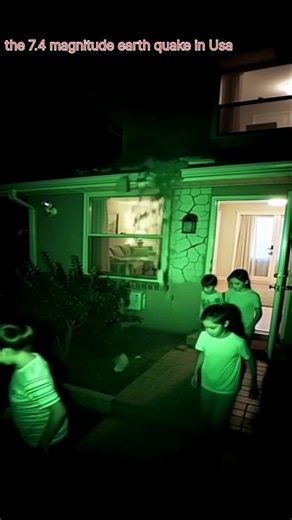 The cctv camra capture a home Earth quake in usa