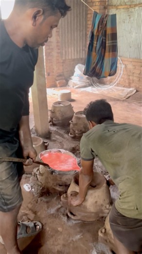 Extraordinary craftsmanship in zinc casting—watch the entire process of making a wok! #bakingsteel
