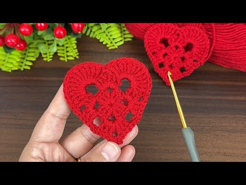 How to make a magnificent heart from a square motif? Step-by-step video tutorial.