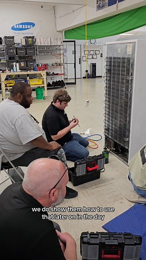 R134a lab BTS🛠 #fredsapplianceacademy #appliancerepairtraining #refrigerationtraining #refrigerationtechnician #sealedsystem #technician | Fred's Appliance Academy