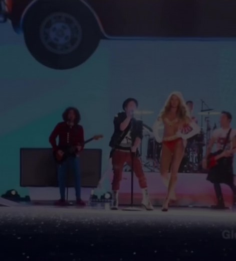 Candice Swanepoel at Victoria's Secret Fashion Show 2013